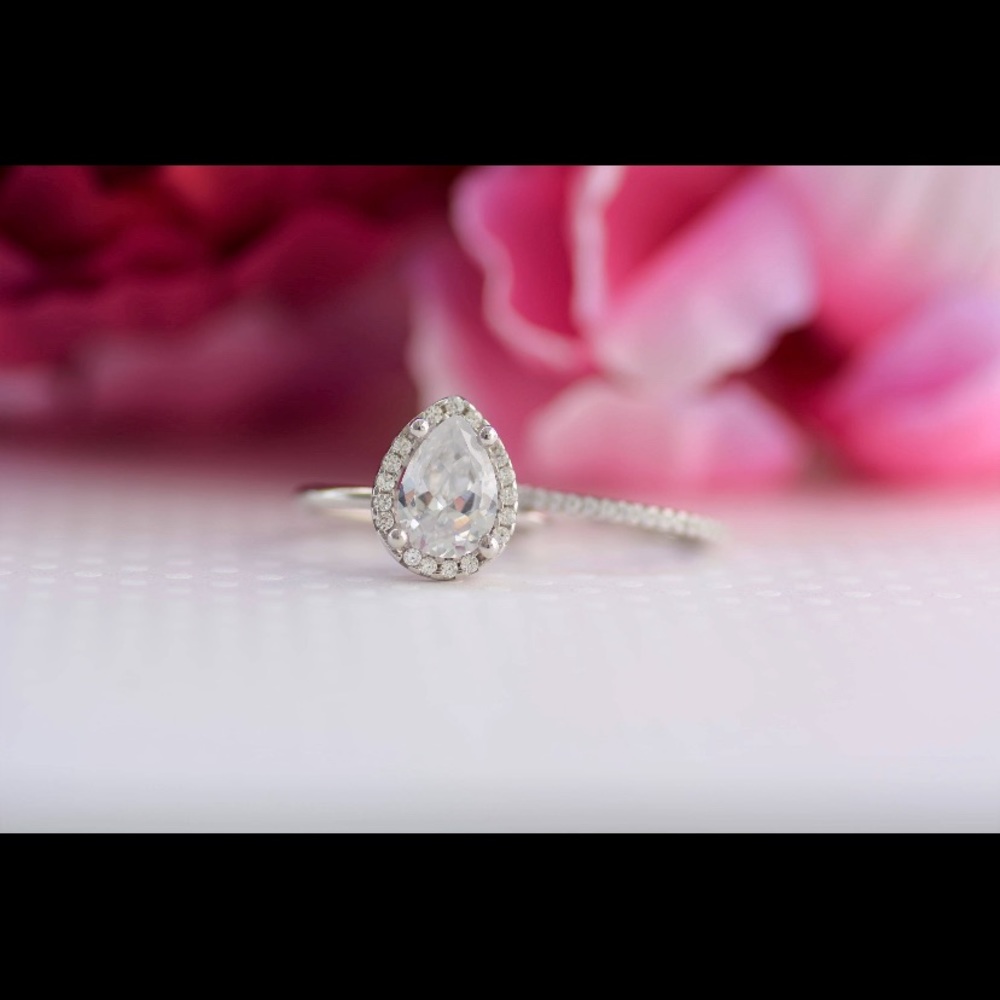 Sterling silver pear shaped ring, size 7